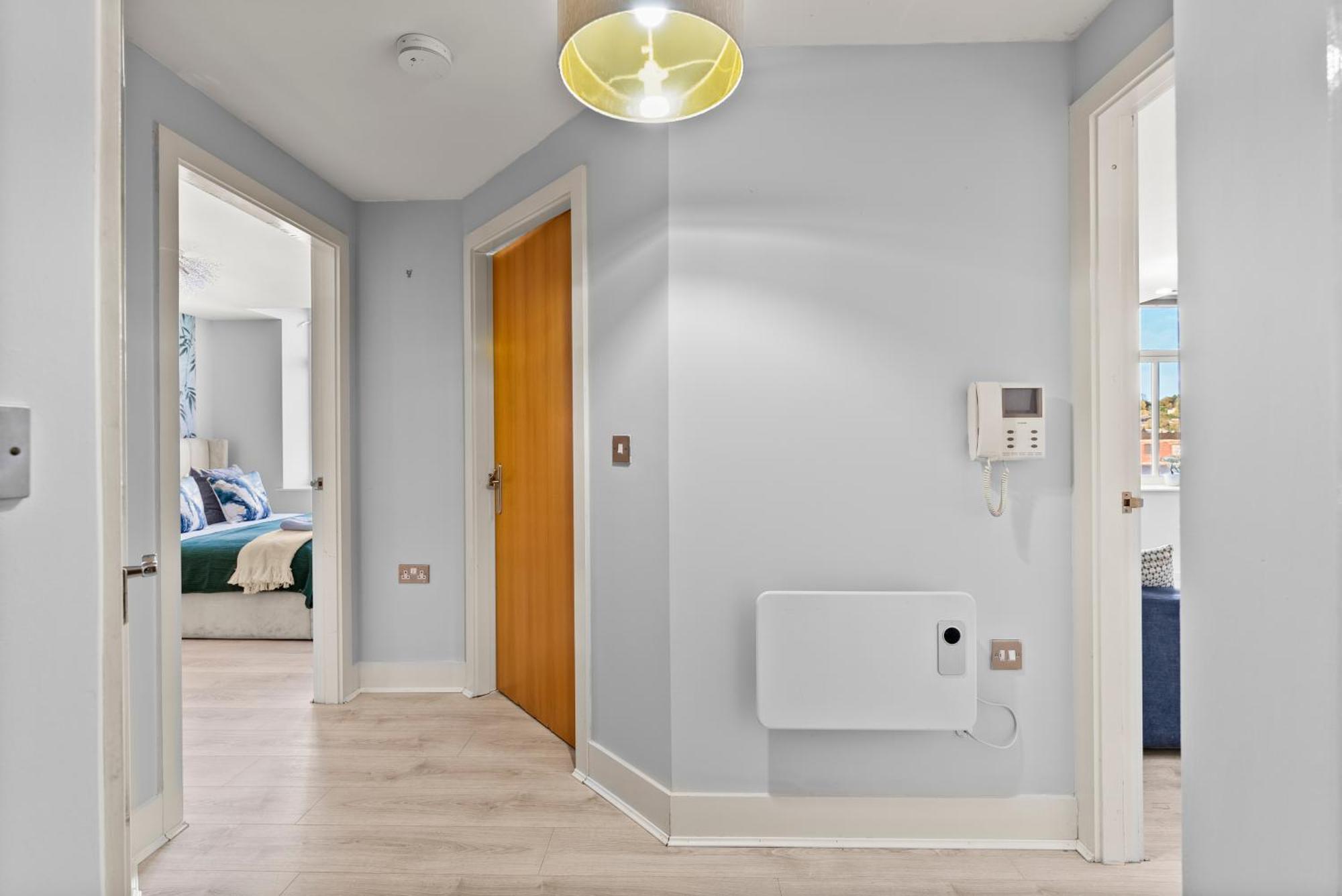 30 Percent Off! Stylish In Dewsbury -close To Leeds